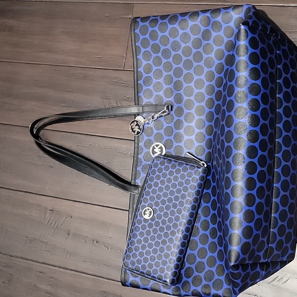 MICHAEL KORS wallet and tote